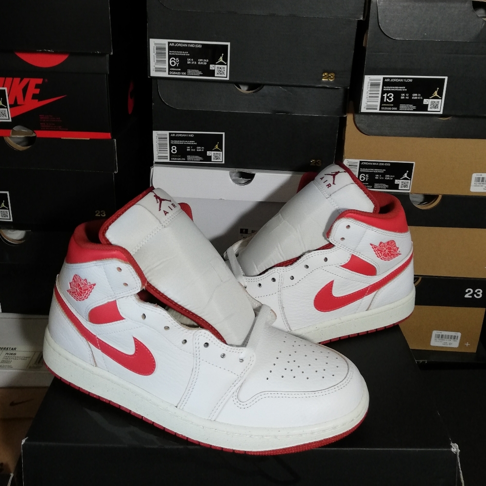 AIR JORDAN 1 MID WOMEN'S US SIZE 8 BRAND NEW IN BOX